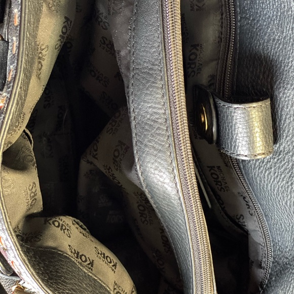 Michael Kors X body~Black Lthr, Studs, Clean. Includes Wristlet~Back to school - Picture 6 of 12